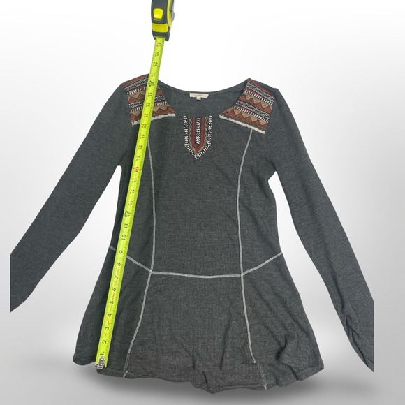 Mystree women Gray Long Sleeve Tunic Embroidered Boho M Anthropologie
Size M - Picture 4 of 5